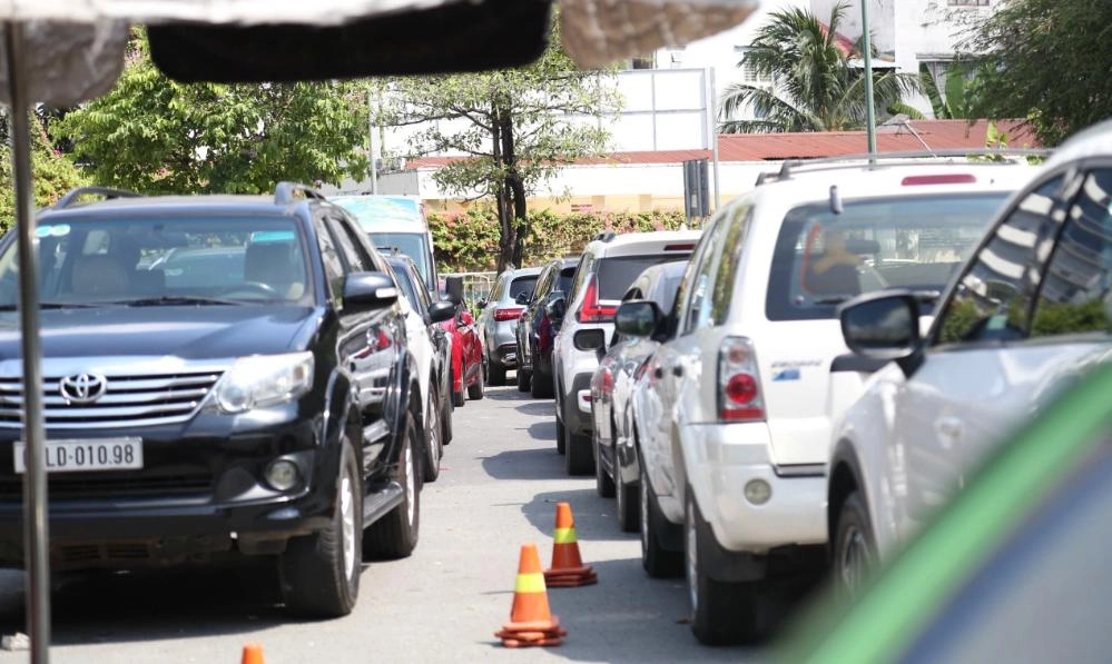 Ngày đầu cấp đăng kiểm điện tử, hệ thống quá tải, hồ sơ xử lý chậm