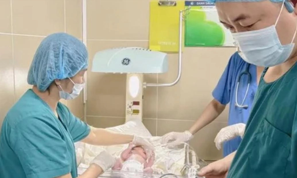 Liên viện mổ khẩn cứu thai 36 tuần rối loạn nhịp tim