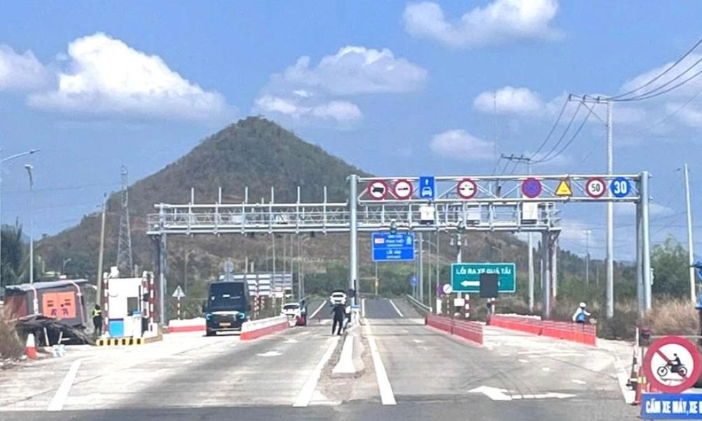 Thu phí hai cao tốc qua Lâm Đồng: Xử lý nhanh lỗi kỹ thuật ngày đầu