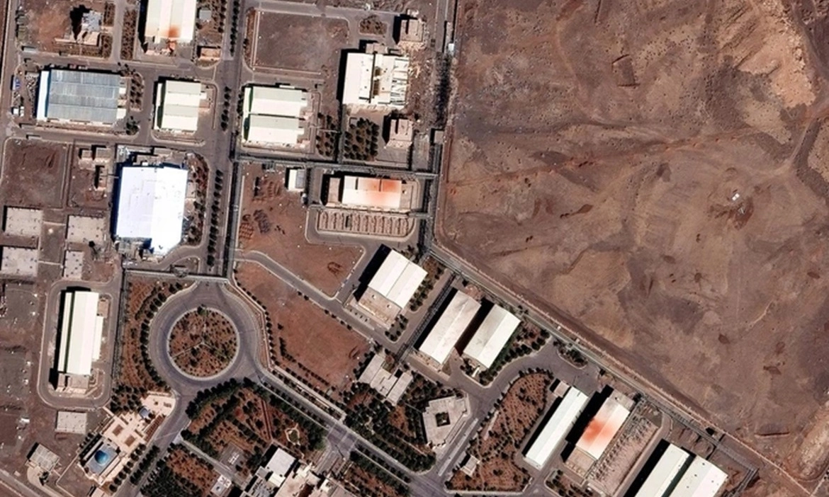 Ảnh vệ tinh cho thấy nhiều cơ sở trọng yếu của Iran bị hư hại sau không kích