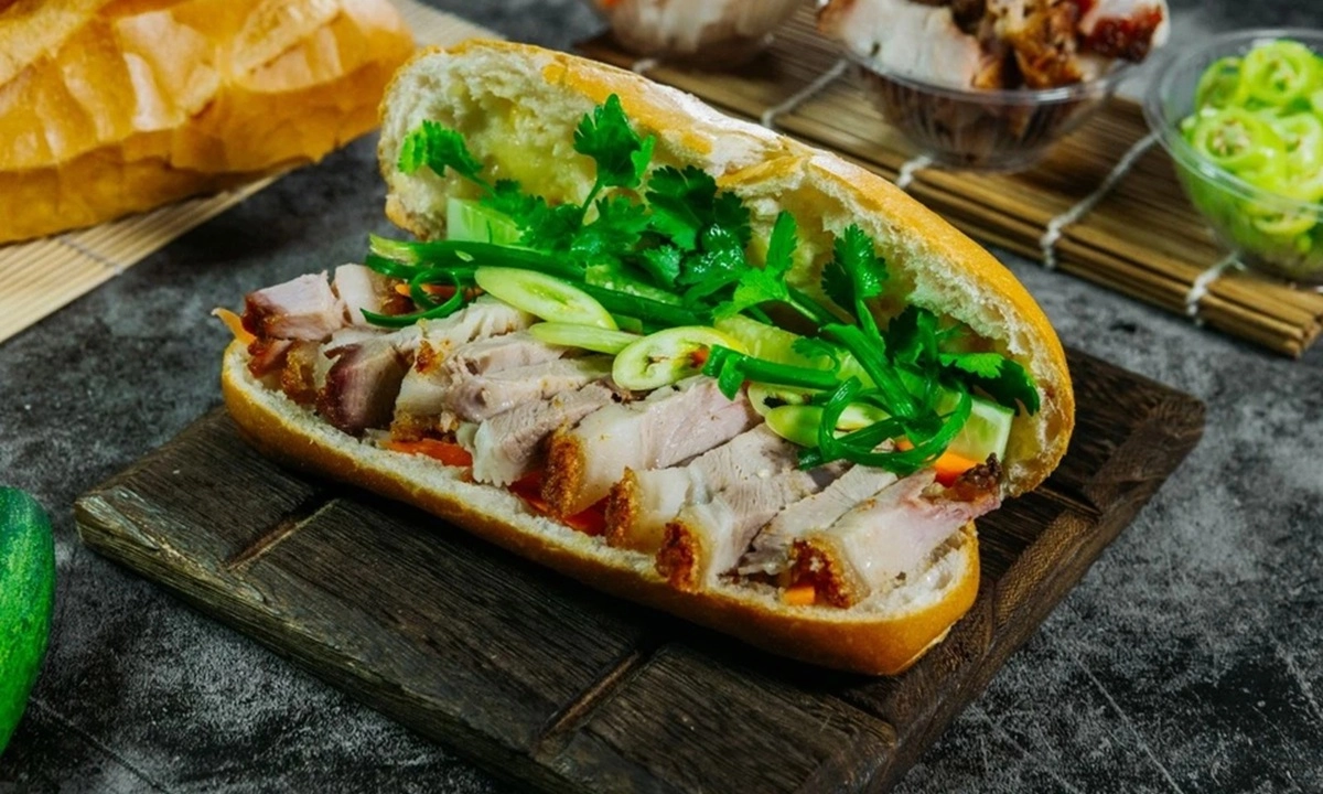 Bộ Y tế yêu cầu làm rõ vụ 22 người nghi ngộ độc bánh mì ở TPHCM