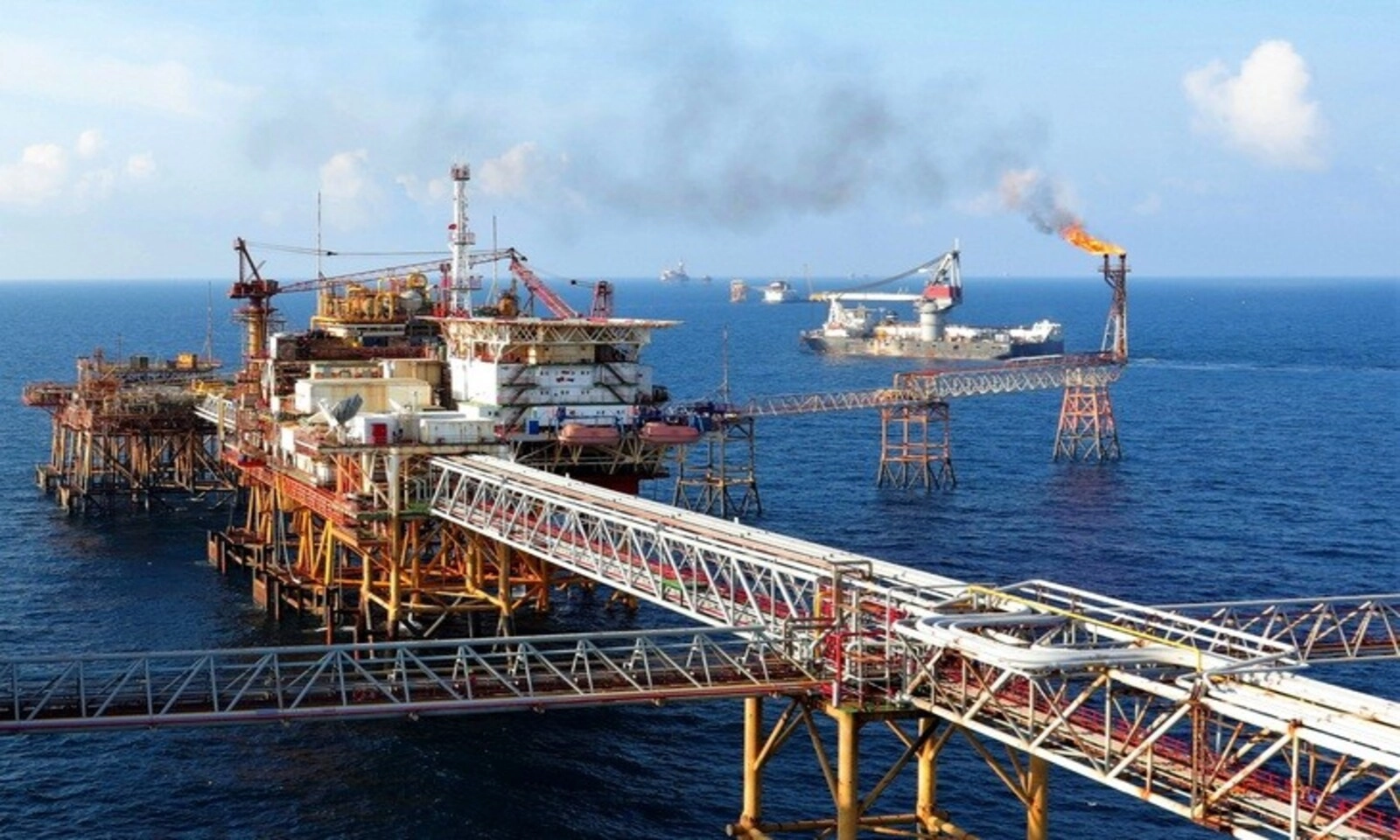 Petrovietnam đề xuất trao quyền nhập khẩu dầu thô để giữ an ninh năng lượng
