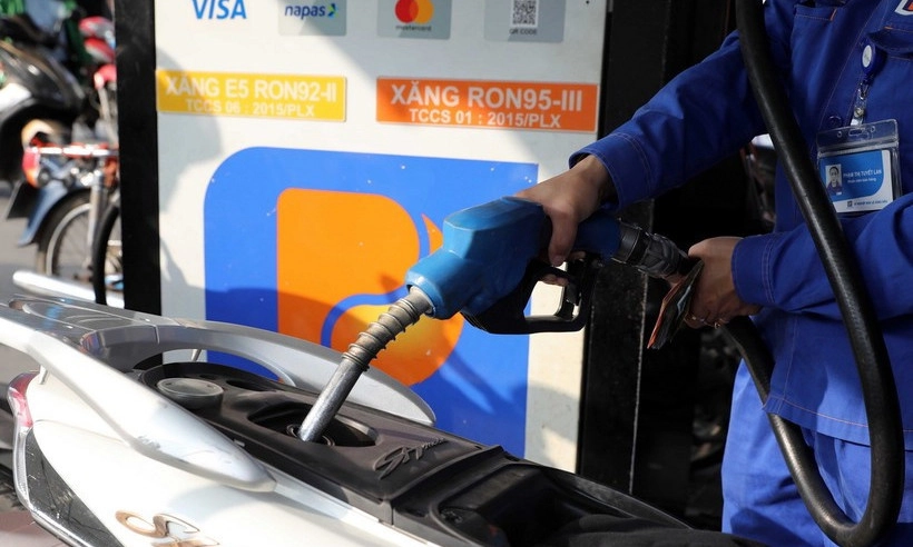 Xăng dầu đồng loạt tăng giá mạnh, xăng RON95-III có giá mới là 22.340 đồng/lít