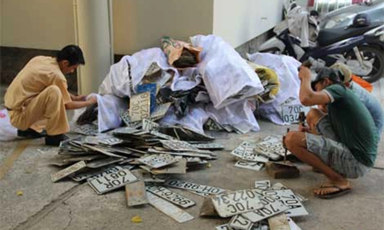 Tây Ninh tiêu hủy hơn 70.000 phôi đăng ký xe