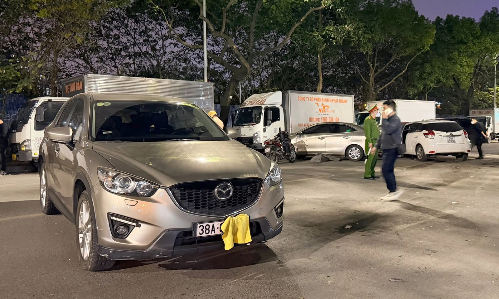 Va chạm liên hoàn trên đường Nguyễn Chánh: 8 phương tiện hư hỏng, 3 người bị thương