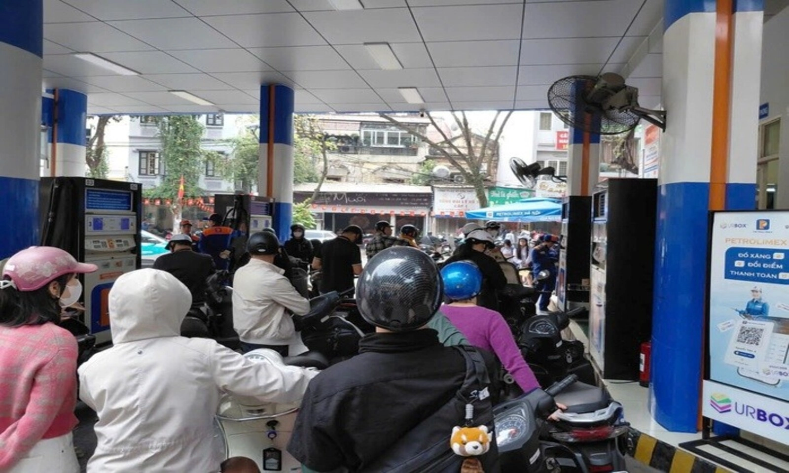 Công an TPHCM cảnh báo nguy cơ cháy nổ khi giá xăng dầu tăng mạnh