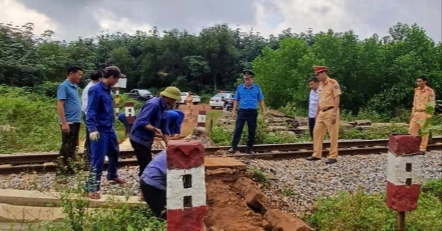 Gần 1.600 lối đi tự mở qua đường sắt được xóa sau 6 năm