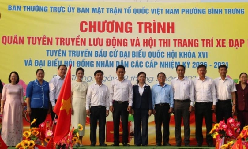 Trang trí xe đạp hoa tuyên truyền bầu cử tại phường Bình Trưng
