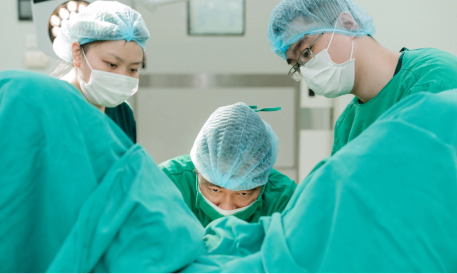 Cứu bé trai viêm ruột thừa hiếm gặp do phủ tạng đảo ngược