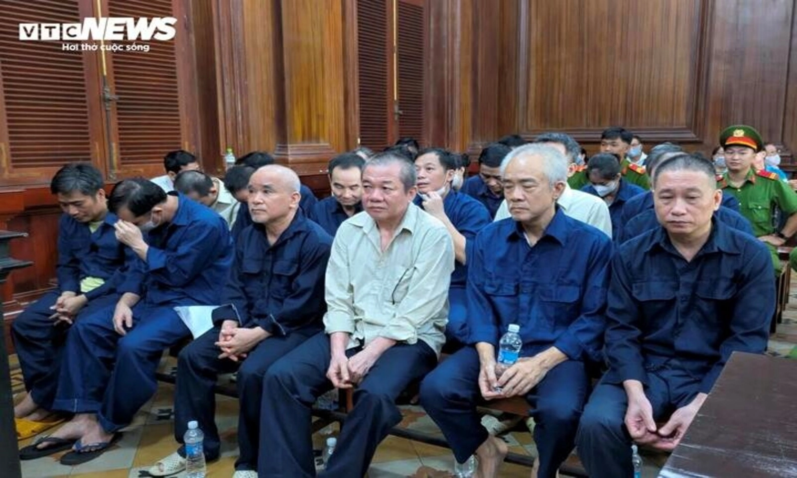 Xét xử 28 bị cáo vụ cấp khống gần 16.000 chứng chỉ lái xe