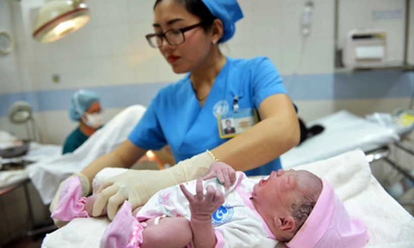 Đề xuất hỗ trợ 2 triệu đồng/lần sinh cho phụ nữ sinh đủ 2 con trước 35 tuổi