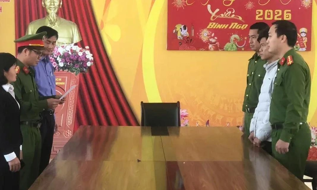 Khởi tố người đàn ông kéo lê bạn gái trên đường gây bức xúc