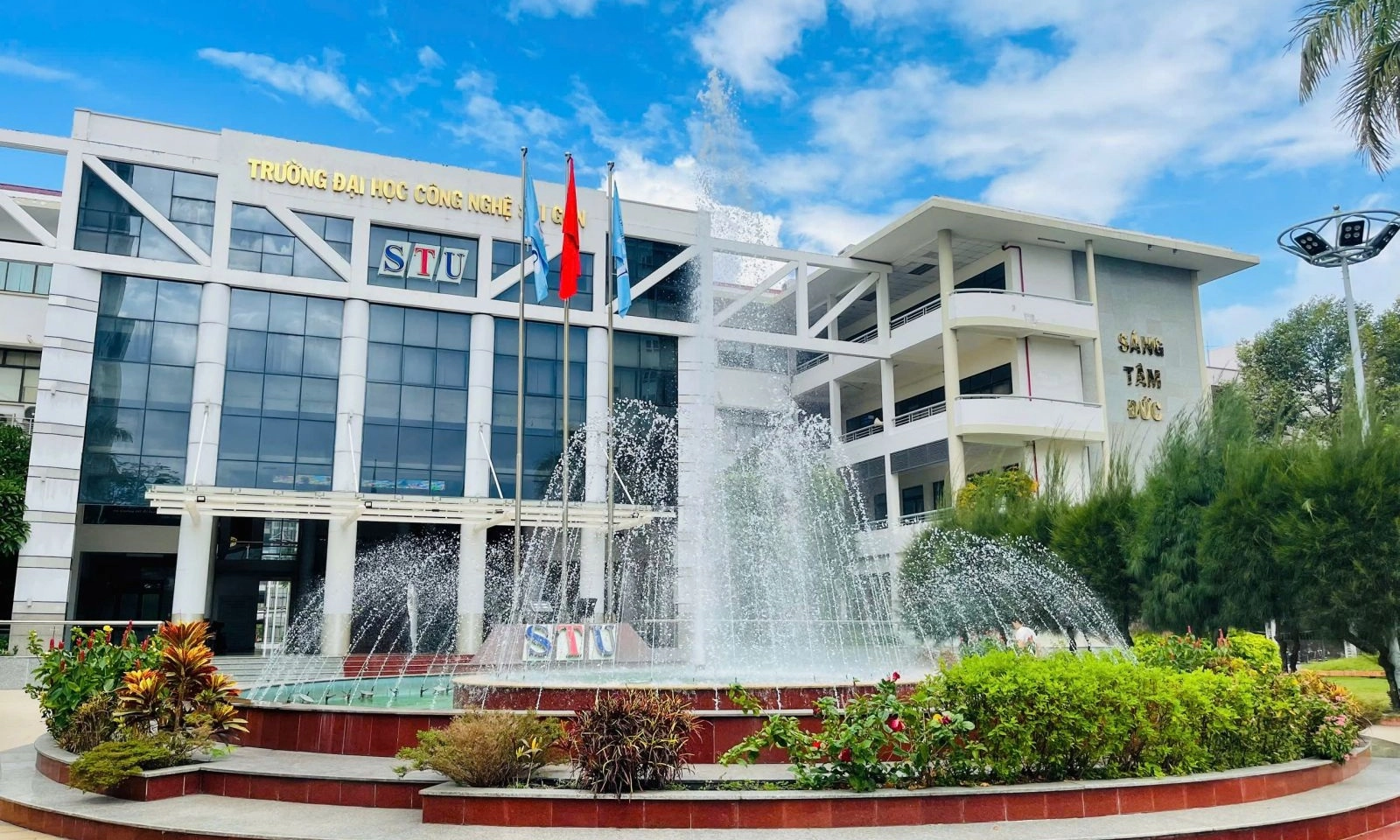 Cựu cán bộ đoàn sẽ hầu tòa vì bán giấy công tác xã hội khống cho sinh viên