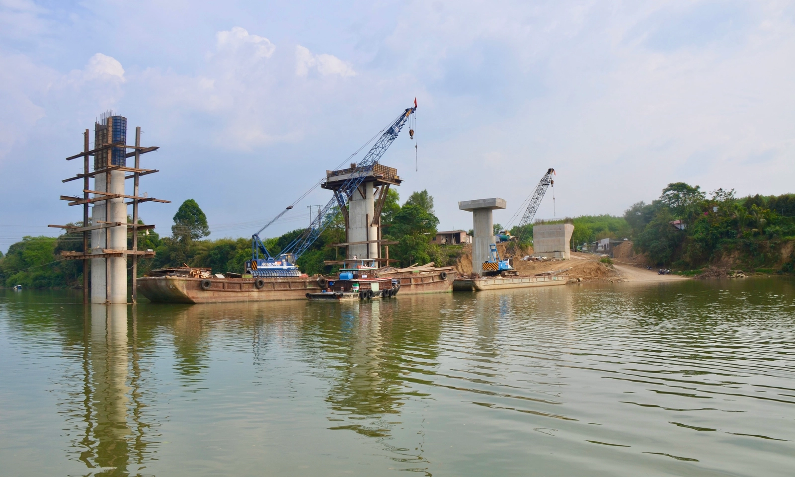 Đồng Nai tăng tốc thi công cầu Hiếu Liêm thay phà qua sông Đồng Nai