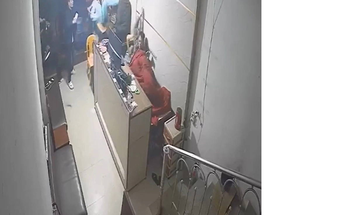 Nghi bị “tranh khách”, tài xế xe công nghệ đánh người nhập viện ở Hà Nội