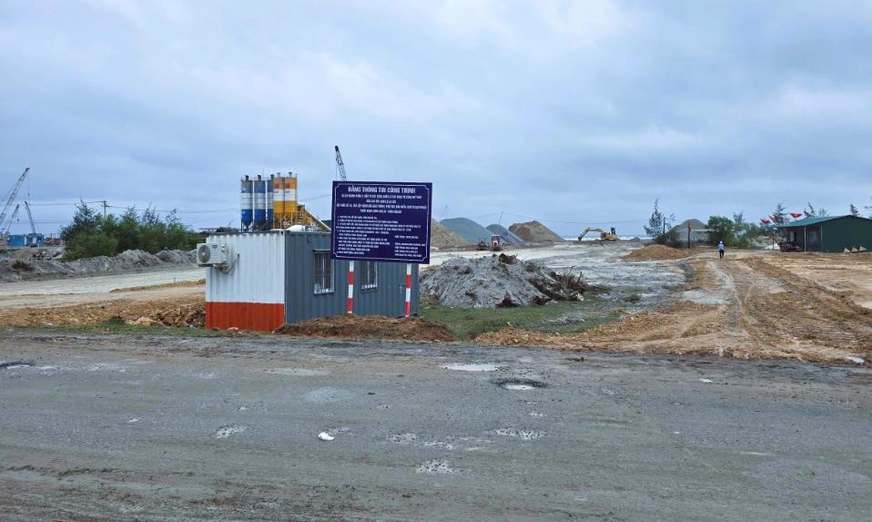 Đẩy nhanh dự án QL15D từ cảng Mỹ Thủy đến cao tốc Cam Lộ - La Sơn