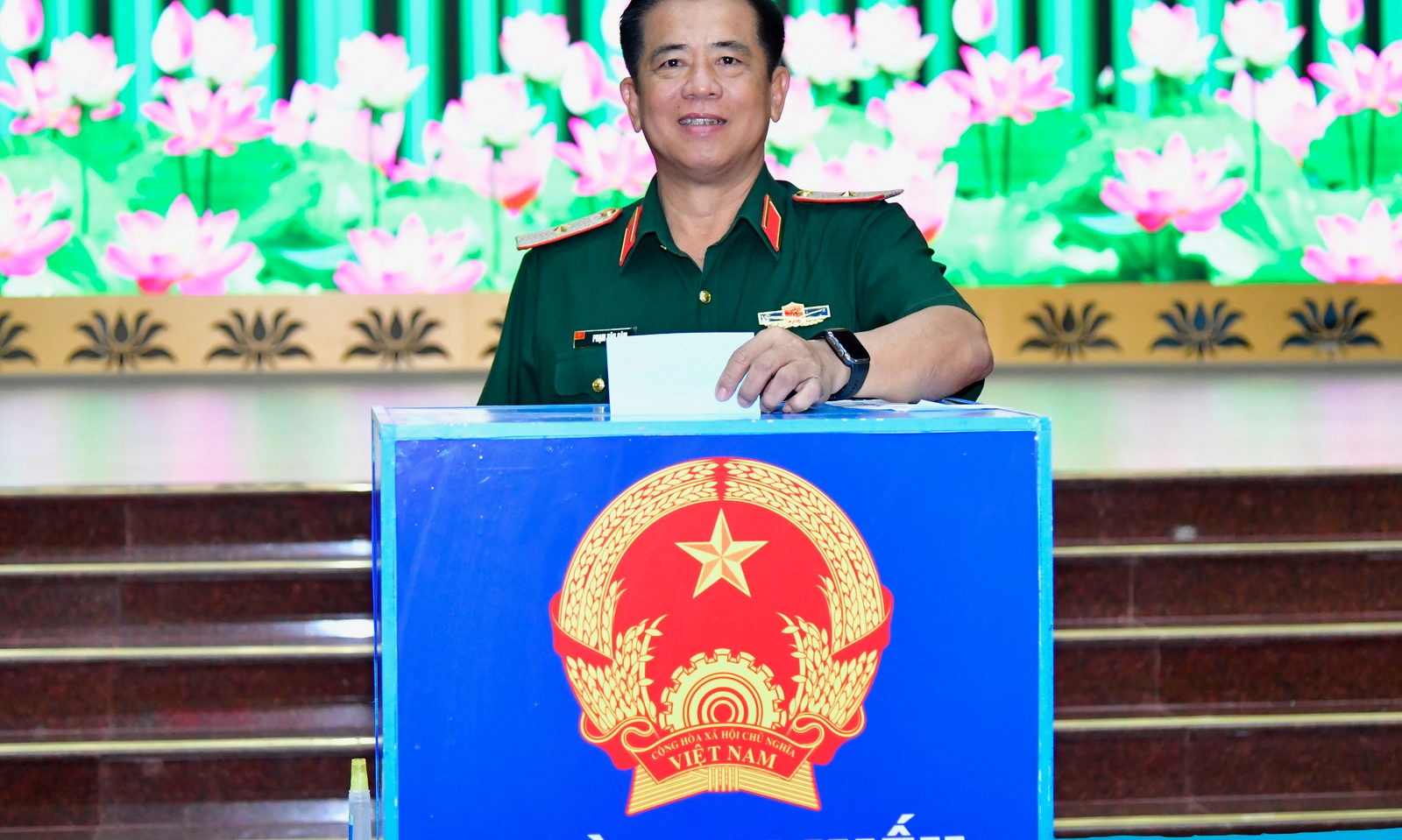 Lực lượng vũ trang TPHCM: Gửi trọn niềm tin qua lá phiếu