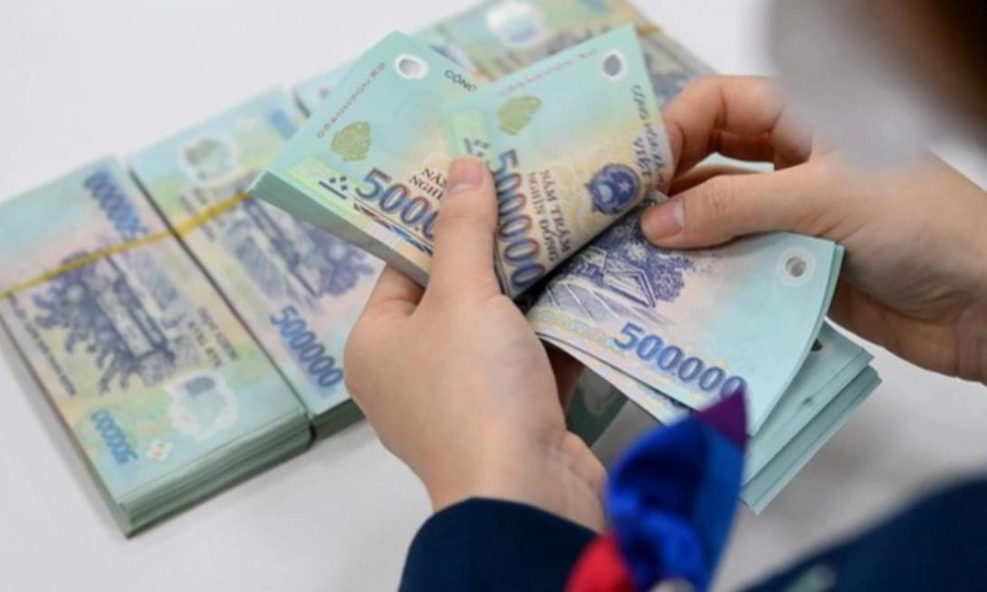 Chế độ tiền lương đối với công chức làm việc theo hợp đồng