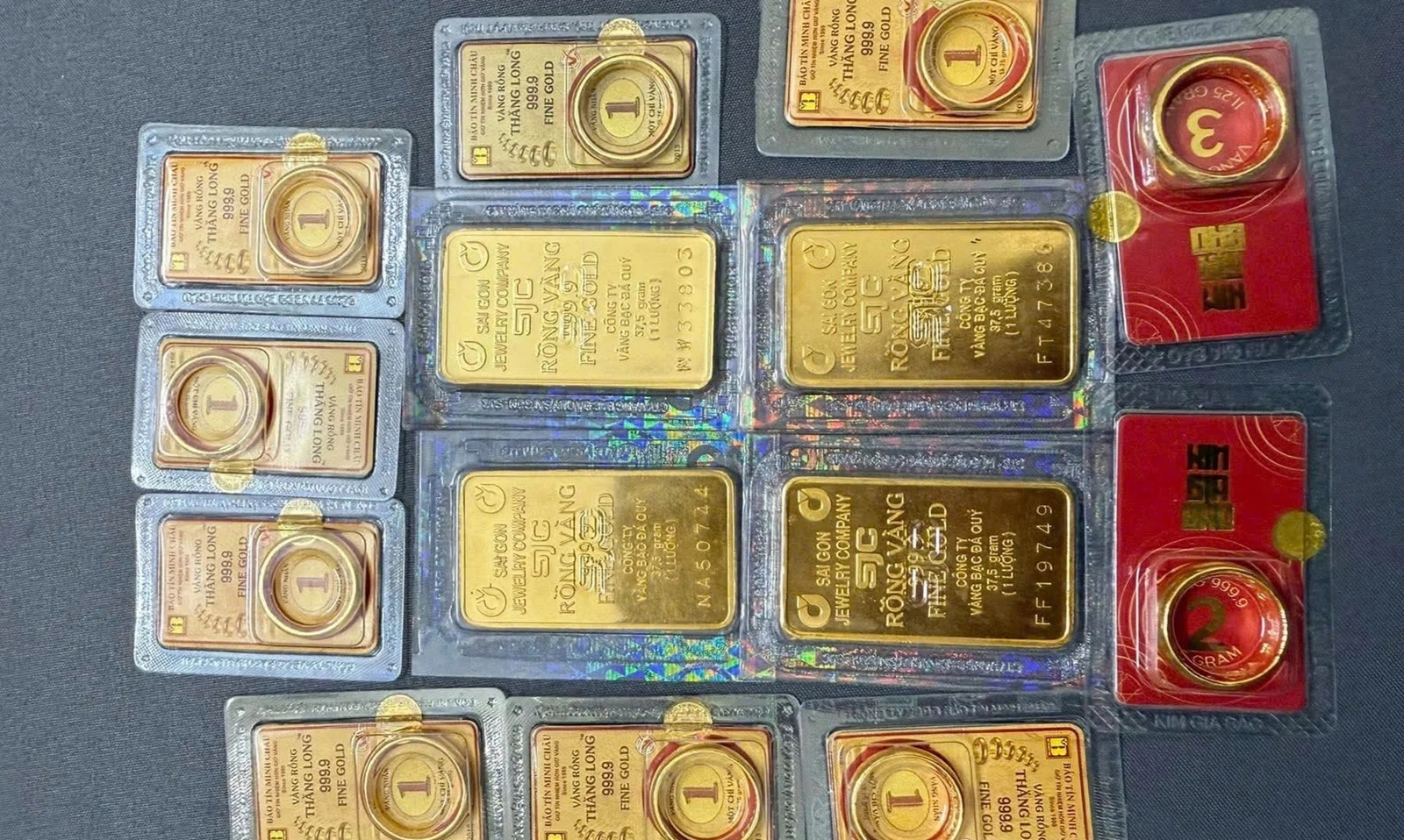 Giá vàng giảm mạnh, vàng nhẫn và SJC về ngưỡng 178,4 triệu đồng/lượng