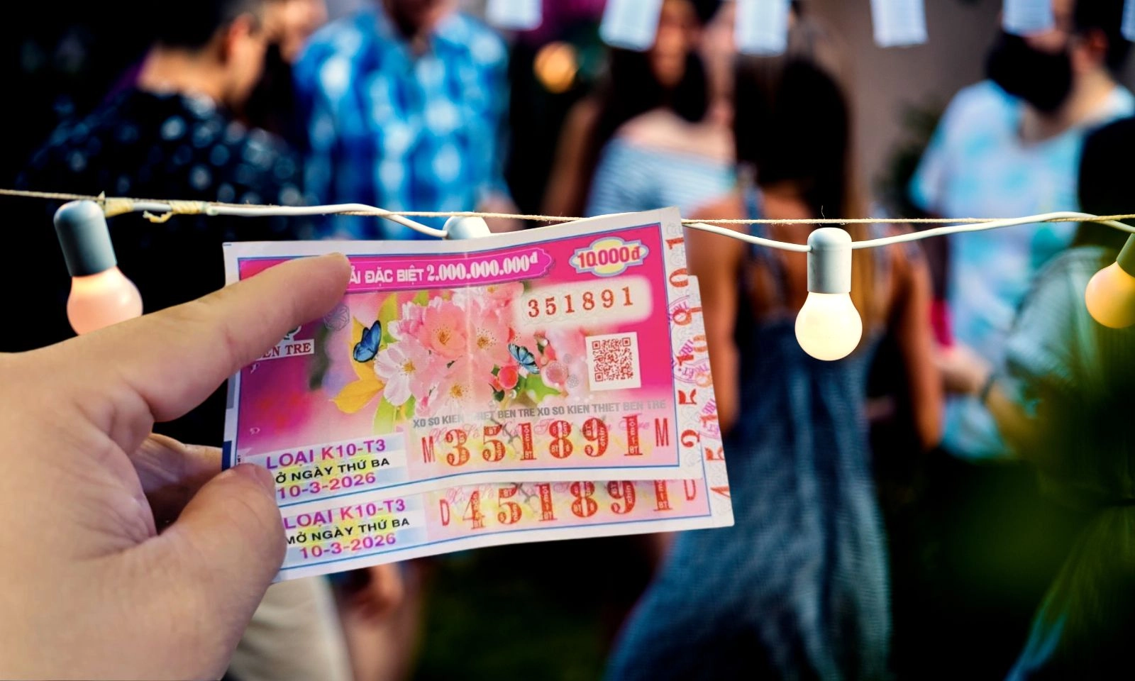 Nam thanh niên bất ngờ “ẵm” tiền tỷ sau khi dự tiệc