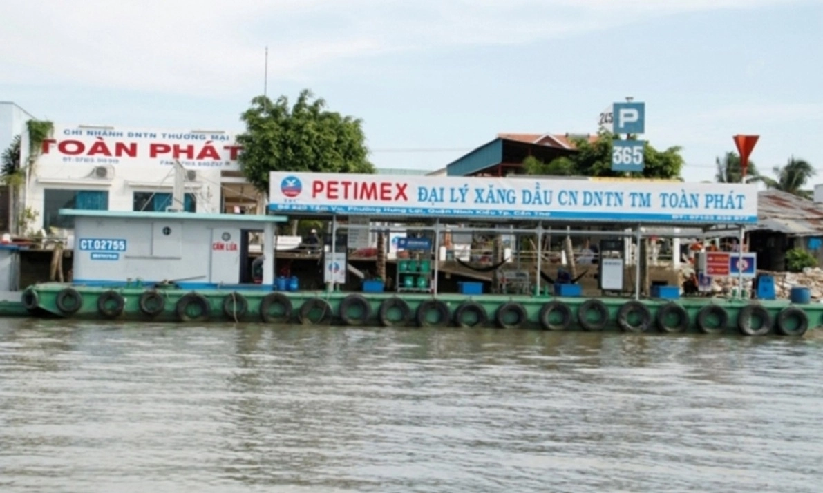 Siết chặt buôn lậu xăng dầu qua biên giới trong bối cảnh giá biến động