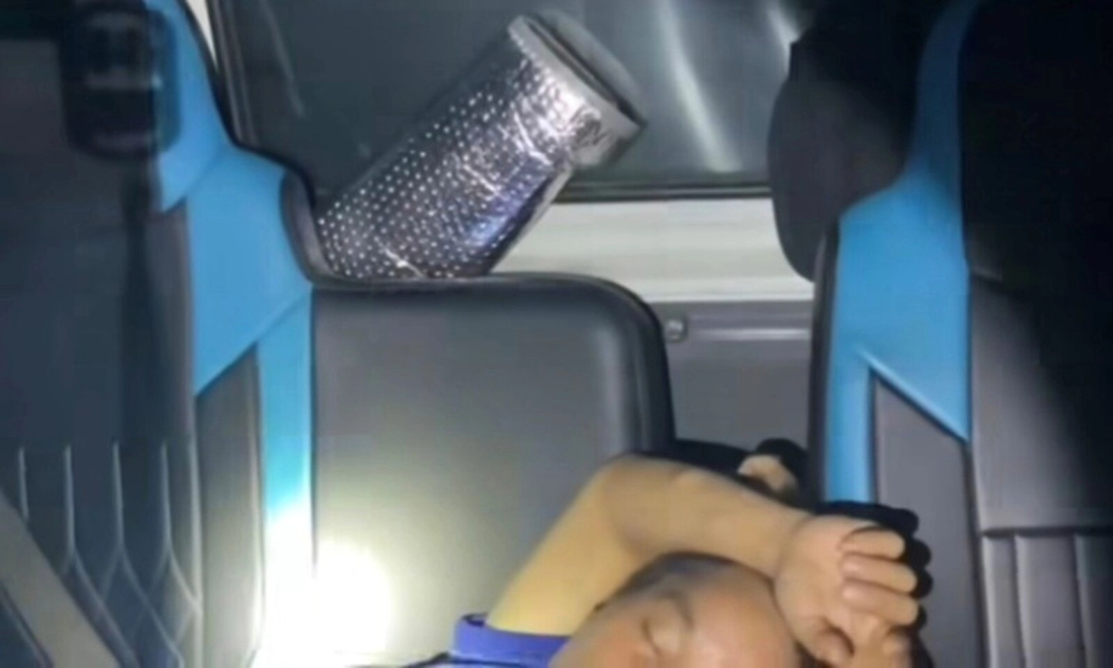 CSGT xử phạt tài xế dừng xe ngủ trên cao tốc phía Nam