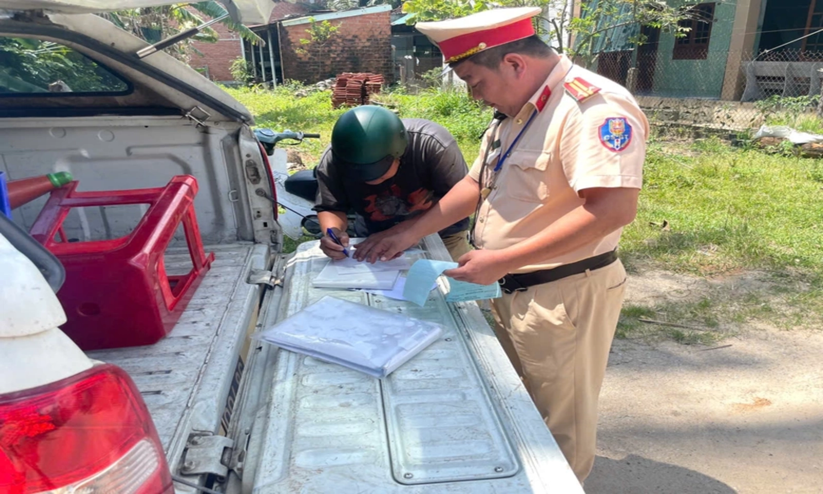 Gia Lai xử phạt 45 trường hợp vượt gác chắn đường sắt