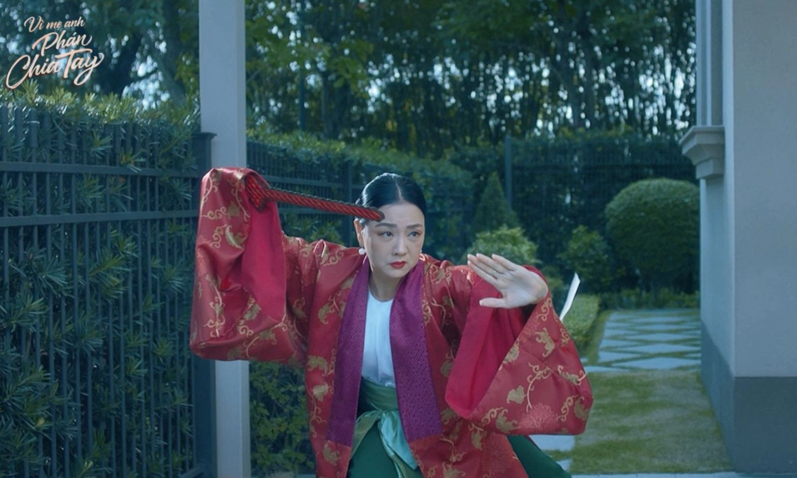 NSƯT Mỹ Duyên ‘lên đồng’ trên màn ảnh: đồng nghiệp cứ tưởng là thật