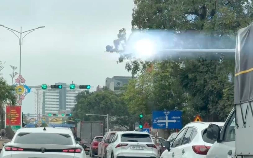 Thanh Hóa: CSGT giải thích hiện tượng camera AI phát sáng