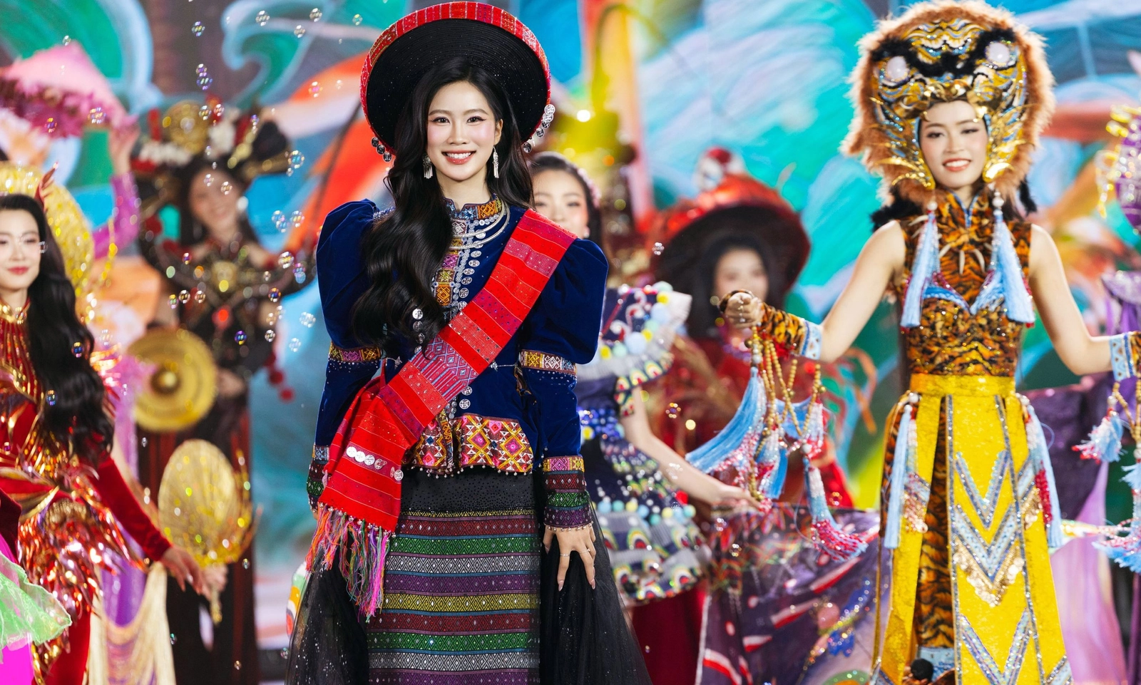 Bảo Ngọc, Minh Kiên cùng dàn thí sinh đẹp rực rỡ tại Chung khảo Miss World  Vietnam 2025