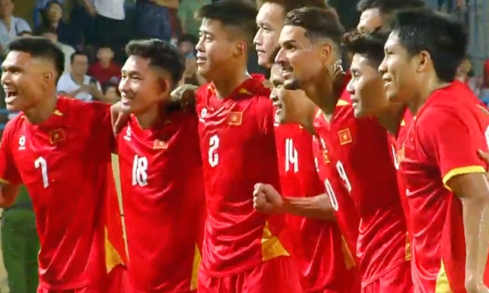 TRỰC TIẾP tuyển Việt Nam 2-0 Bangladesh: Cuồng phong đỏ áp đảo