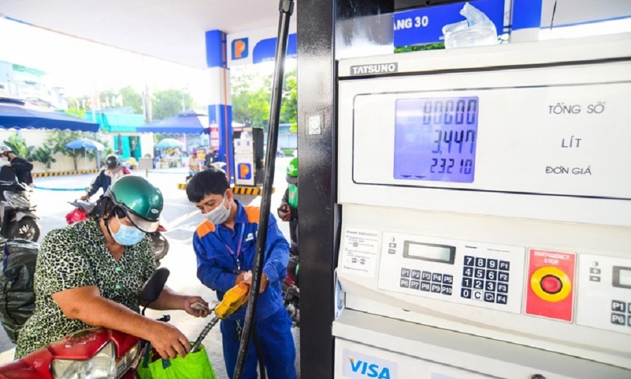 Giảm nhiều loại thuế, giá xăng dầu tiếp tục giảm mạnh