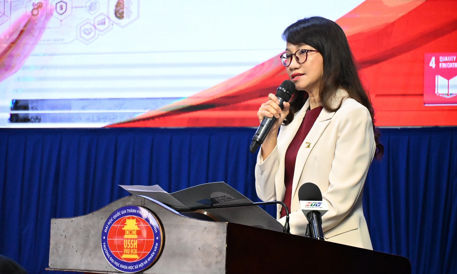 Định vị “tọa độ nhân văn” trong thời đại số