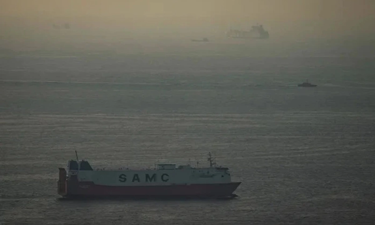 Iran phủ nhận “tín hiệu thiện chí”, 20.000 thủy thủ mắc kẹt tại eo biển Hormuz