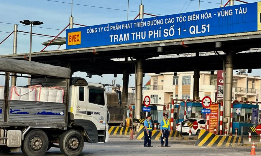 Bộ Xây dựng yêu cầu tháo dỡ trạm thu phí Quốc lộ 51 và trạm thu phí cầu Đồng Nai