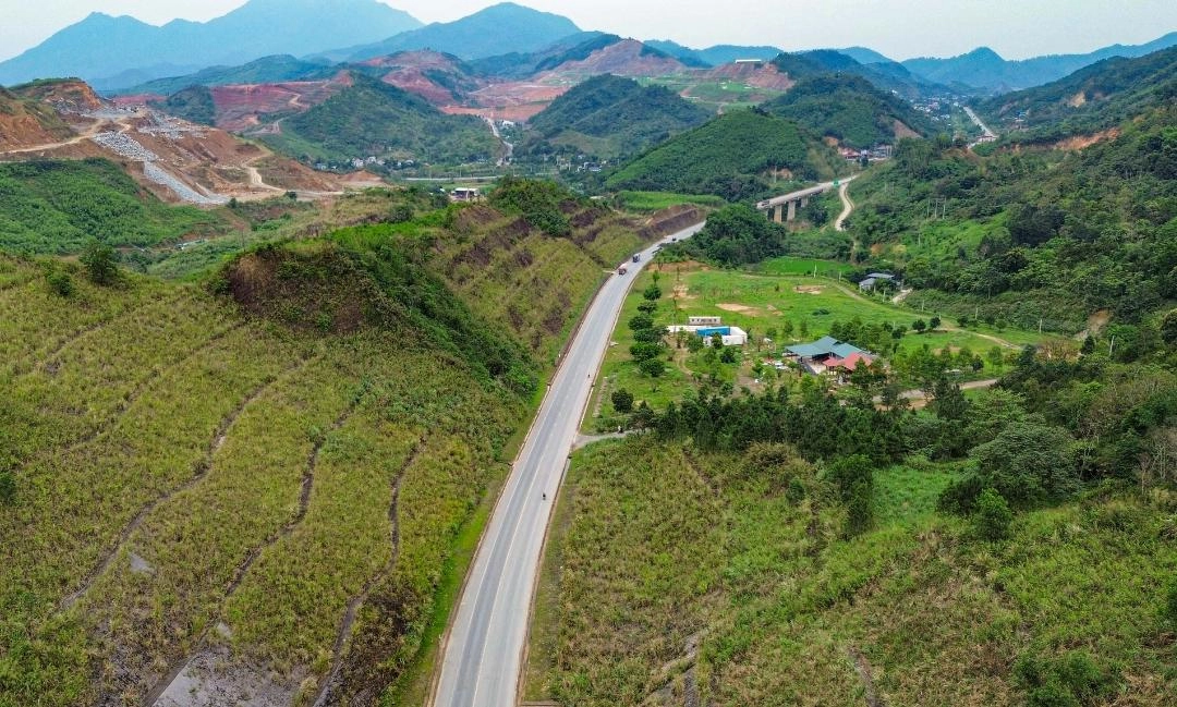 Đề xuất đẩy nhanh mở rộng tuyến Hòa Lạc – Hòa Bình lên cao tốc 6 làn xe