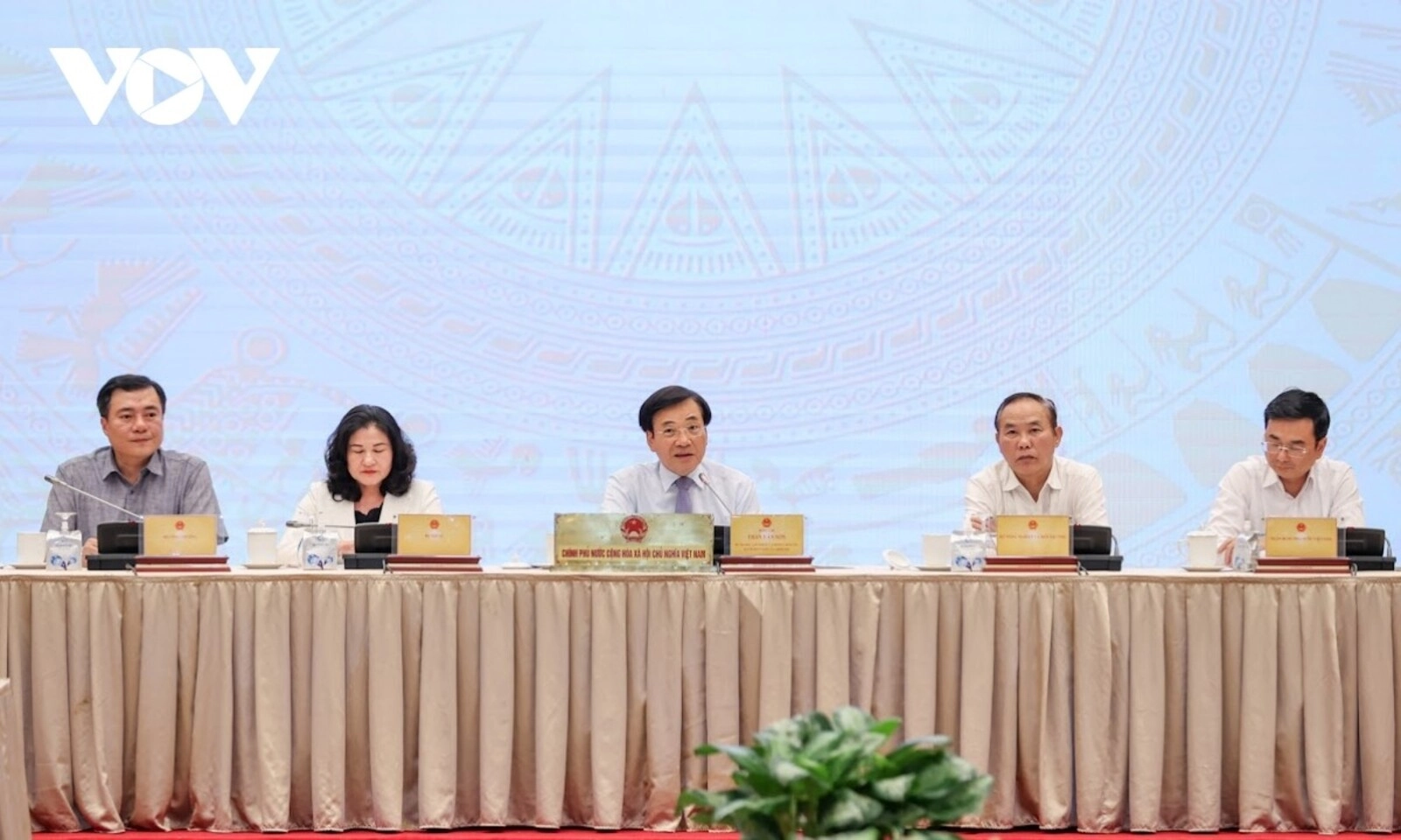 Đảm bảo đủ xăng dầu đến hết tháng 4, quyết không để thiếu điện