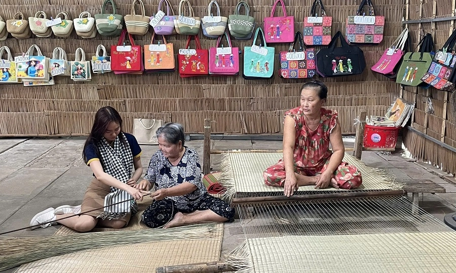 Hiện thực hóa mục tiêu liên kết phát triển du lịch giữa Saigontourist với Vĩnh Long