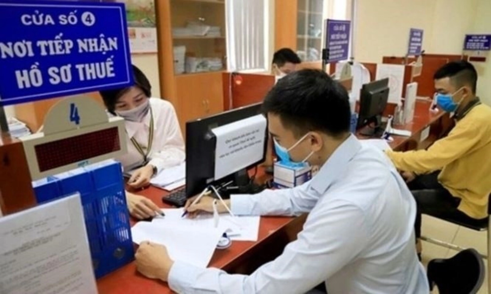 Dự thảo Nghị định mở rộng giảm trừ gia cảnh cho con trên 18 tuổi