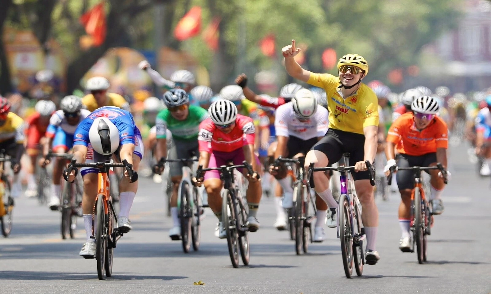 Chặng 9 Cúp Truyền hình: Marchuk Dzianis giữ Áo Vàng, Áo Xanh tại Huế