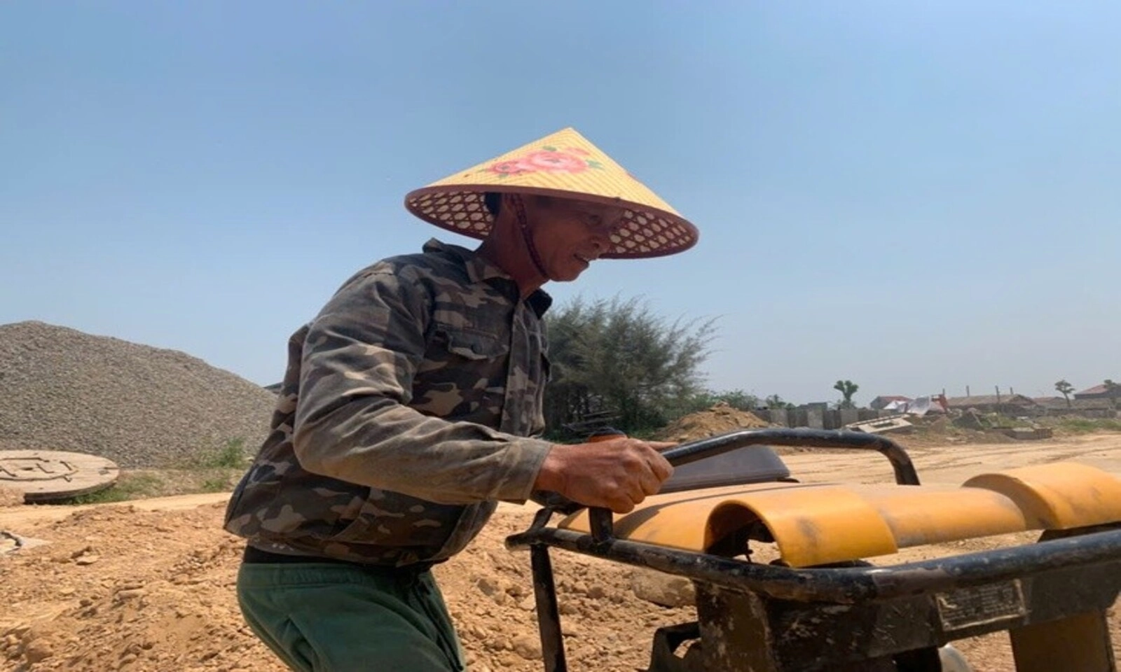 Nắng nóng gay gắt diện rộng, miền Trung có nơi trên 40°C