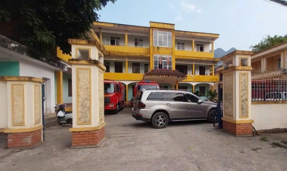 Khởi tố tài xế đỗ ô tô chắn cổng trạm CSGT suốt 4 giờ