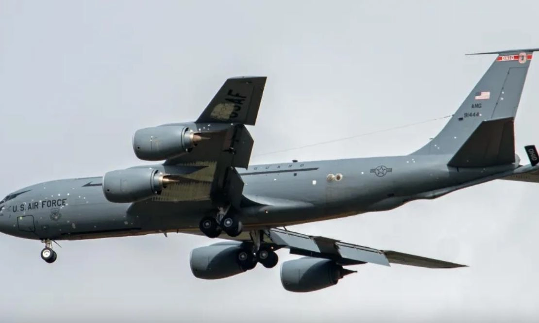 Máy bay Mỹ trở về từ Trung Đông đầy những mảnh vá