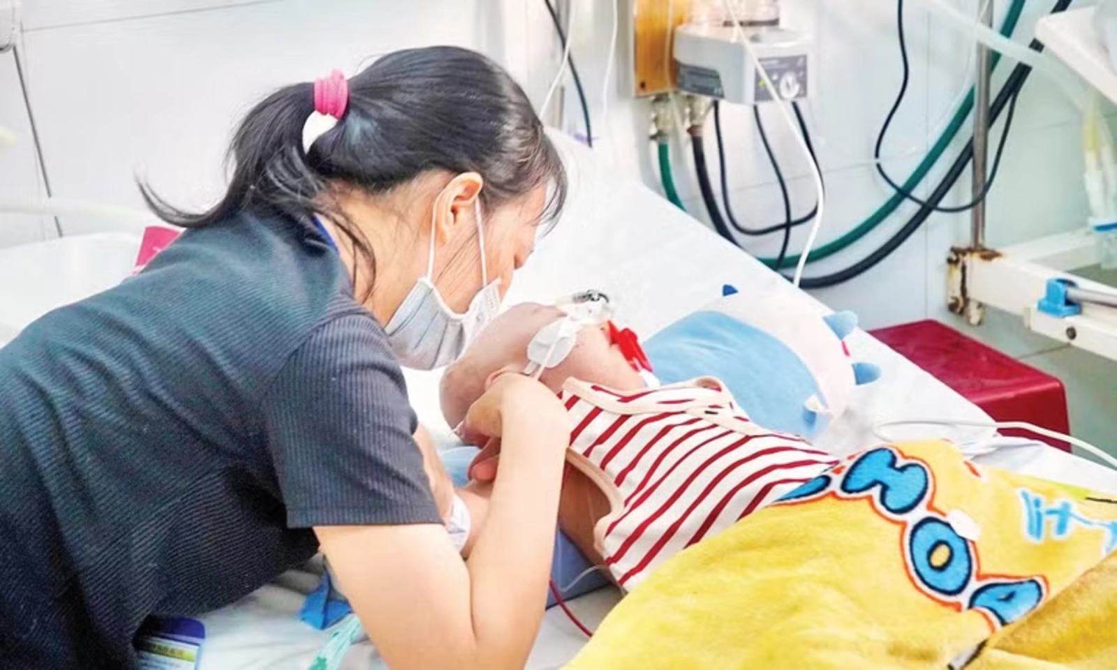 Tay chân miệng gia tăng do thời tiết nóng ẩm, xuất hiện chủng EV71