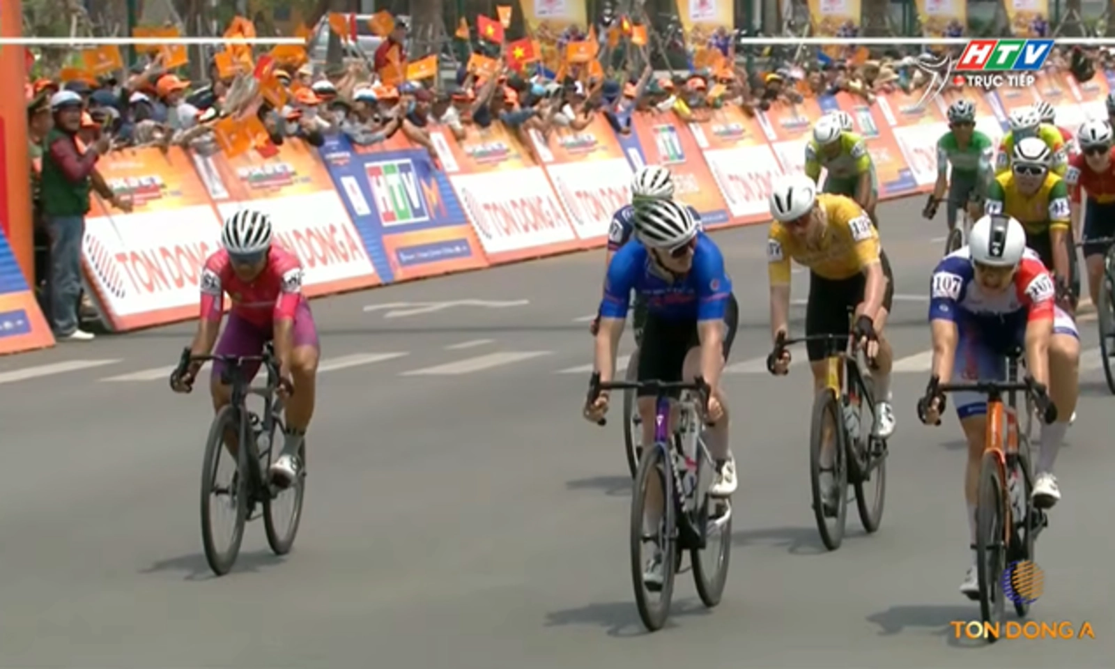 Zachary Patterson thắng nghẹt thở chặng 11 Cúp Truyền hình 2026