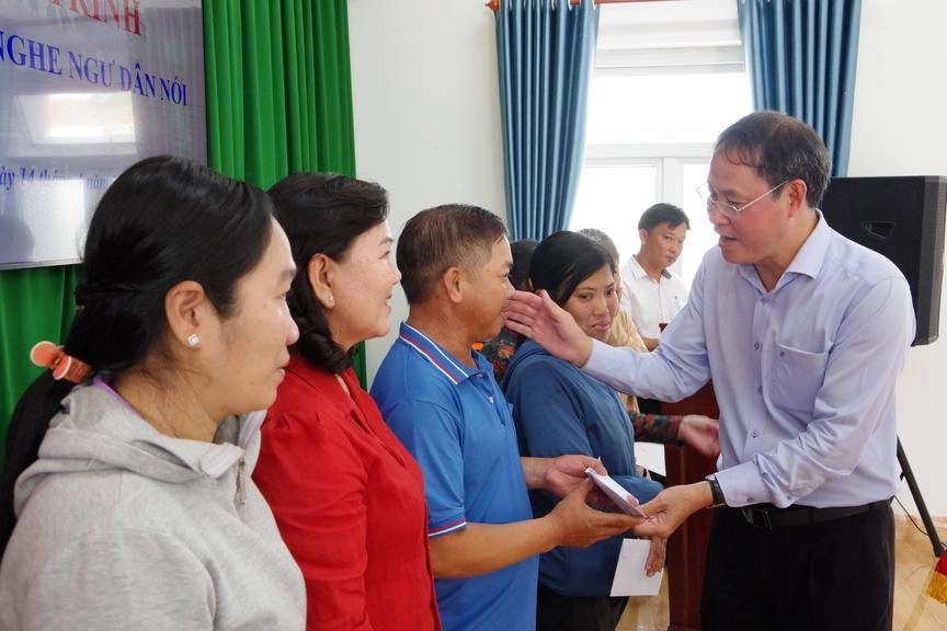 Gặp gỡ, lắng nghe những khó khăn của ngư dân Thành phố