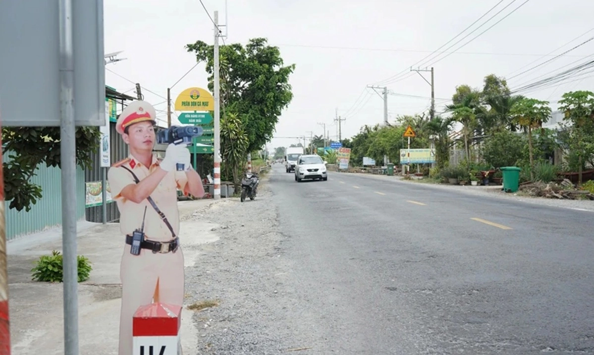 Hình nộm CSGT “bắn tốc độ” ở Tây Ninh: Giải pháp đơn giản, hiệu quả bất ngờ
