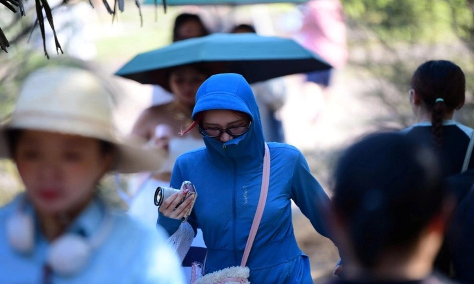 Bắc Bộ mưa dông, có nơi mưa to; Nam Bộ nắng nóng, chiều tối có mưa