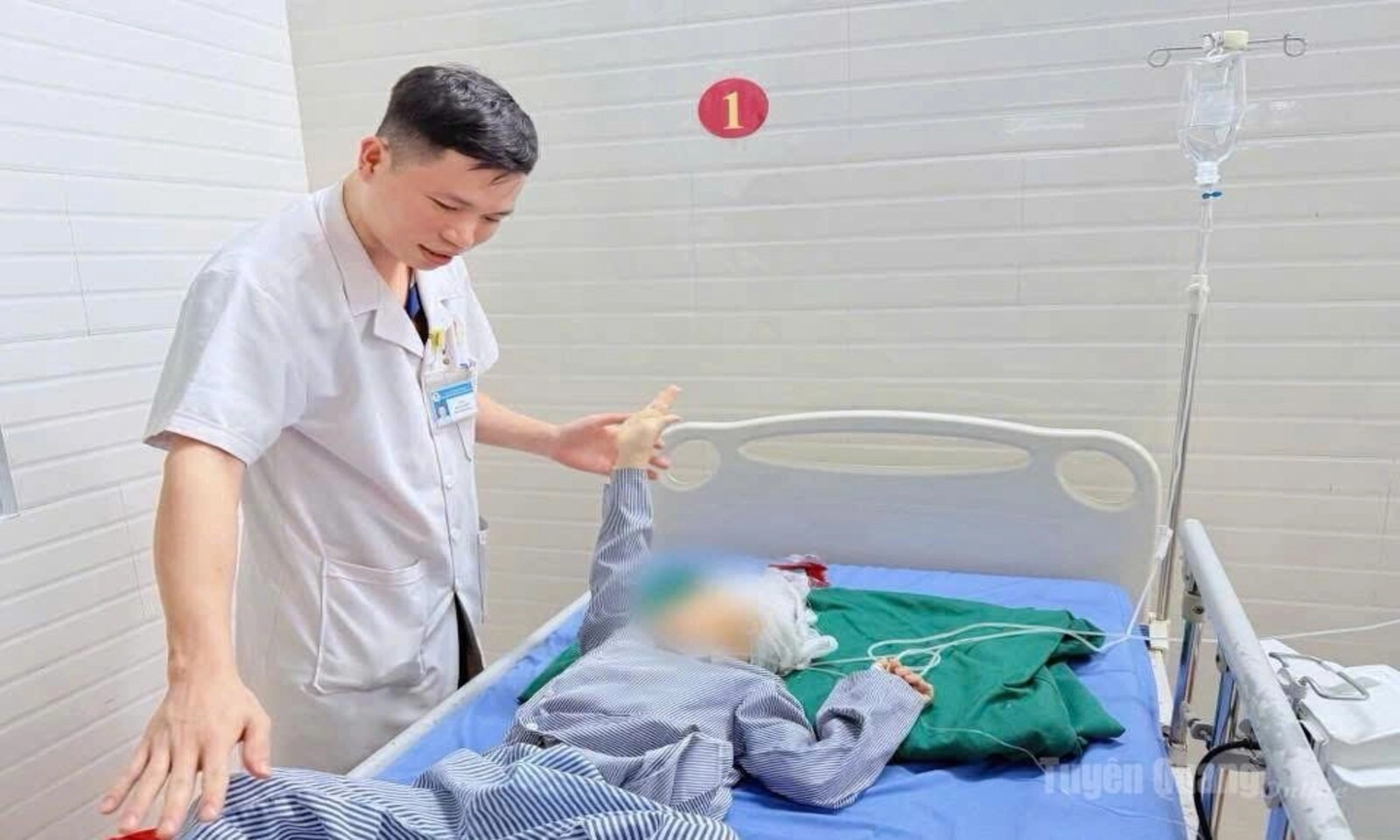 Cứu sống bé 51 tháng tuổi chấn thương sọ não nặng do ngã nhà sàn