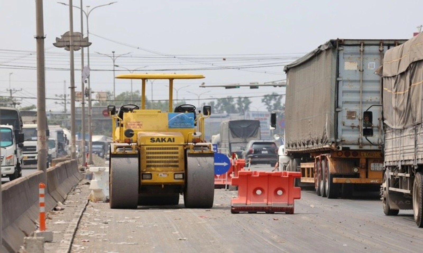 Quốc lộ 51 qua Đồng Nai tắc nghẽn nghiêm trọng vì rào chắn sửa đường